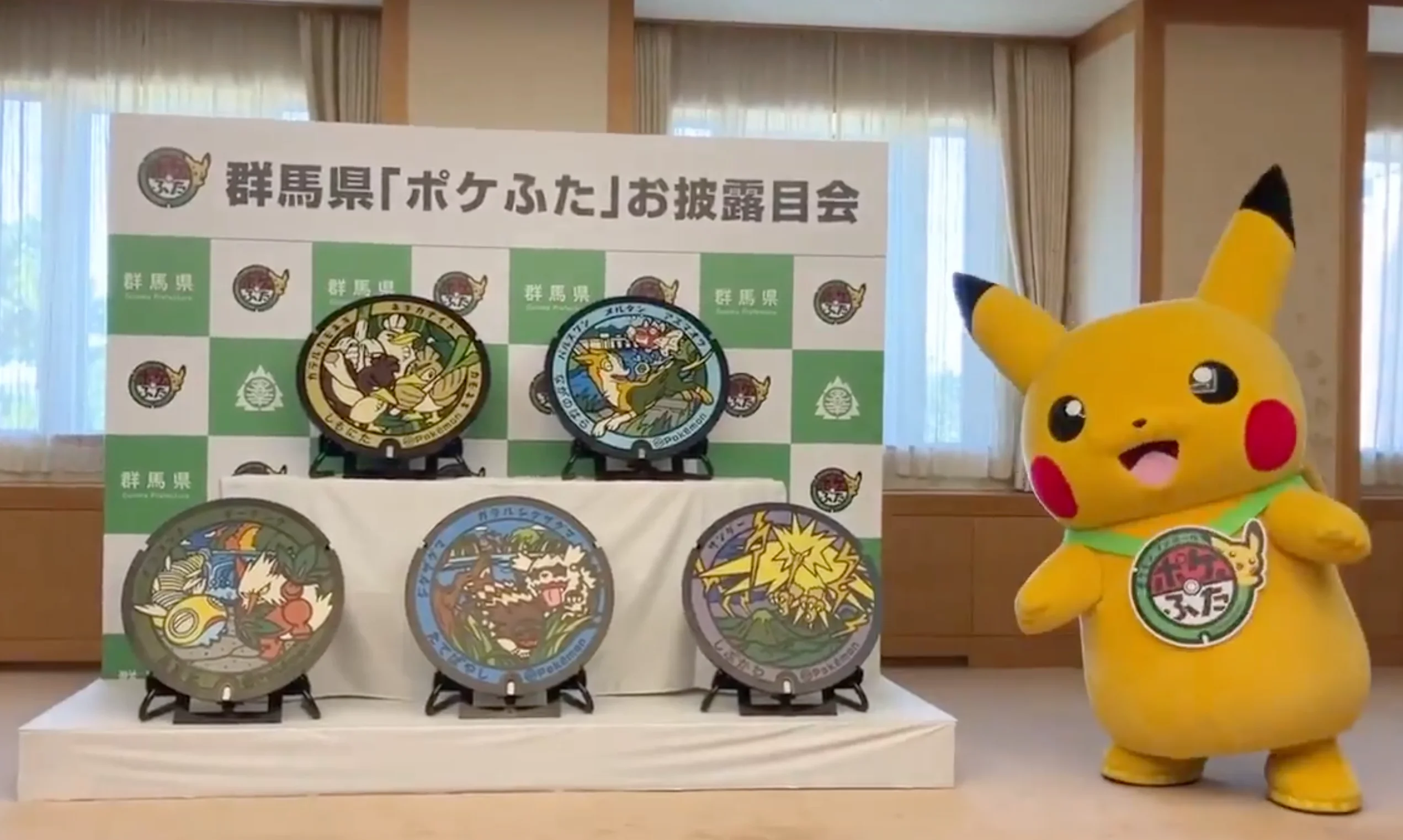 Pikachu beside all five new Gunma Poké Lids at their unveiling